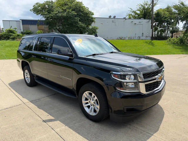 2017 Chevrolet Suburban LT 4WD photo