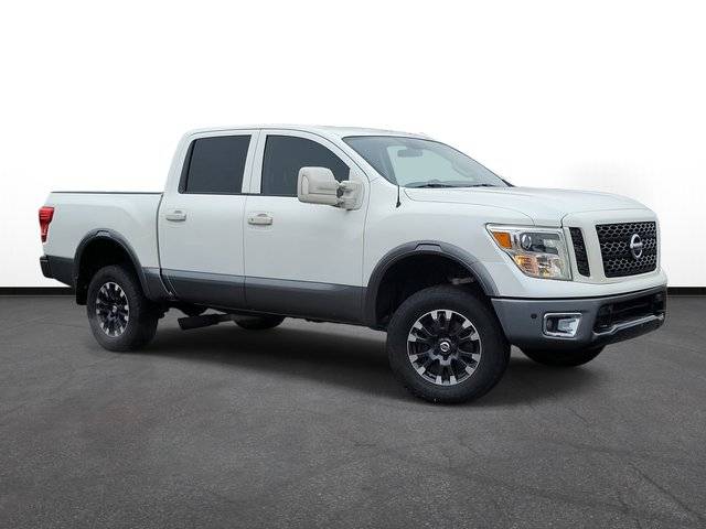 2018 Nissan Titan PRO-4X 4WD photo