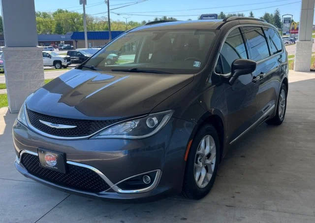 2018 Chrysler Pacifica Minivan Touring L Plus FWD photo