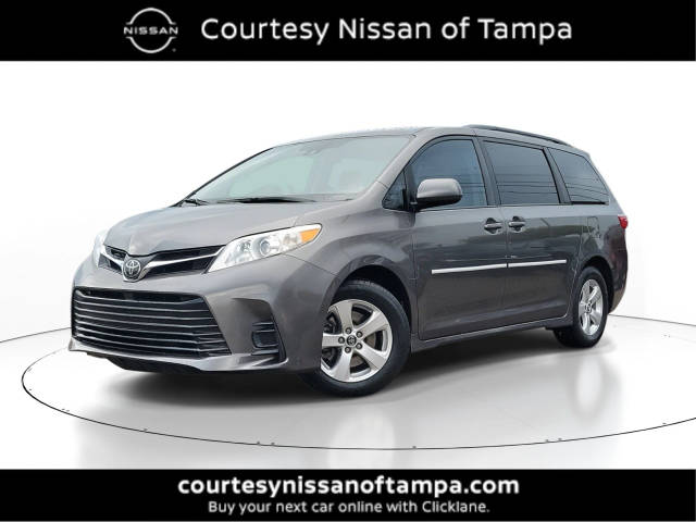 2018 Toyota Sienna LE FWD photo