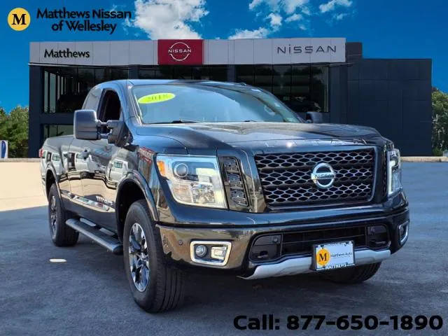 2018 Nissan Titan PRO-4X 4WD photo