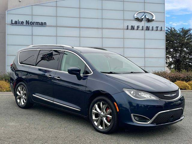 2018 Chrysler Pacifica Minivan Touring L FWD photo