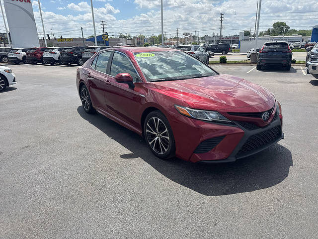 2018 Toyota Camry Hybrid SE FWD photo