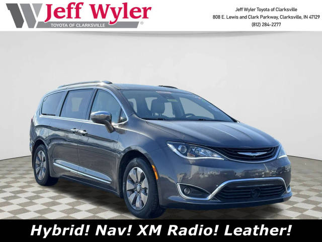 2018 Chrysler Pacifica Minivan Hybrid Limited FWD photo