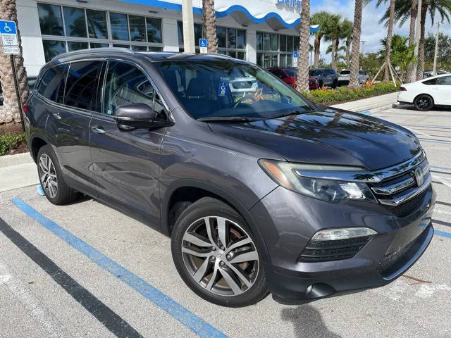 2018 Honda Pilot Touring FWD photo