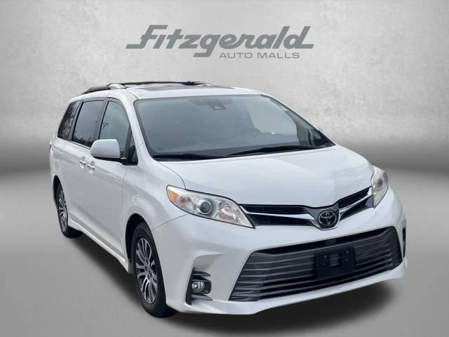 2018 Toyota Sienna XLE FWD photo