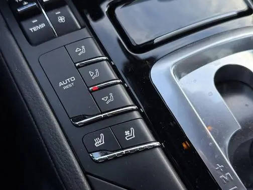 2018 Porsche Cayenne Platinum Edition AWD photo