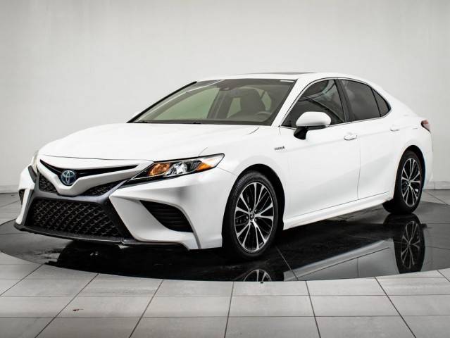 2018 Toyota Camry Hybrid SE FWD photo