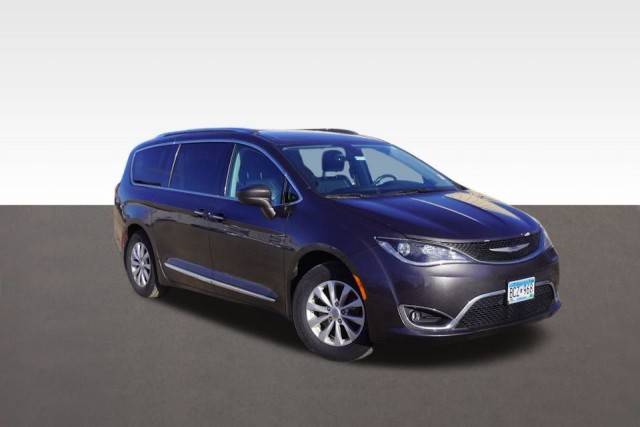 2018 Chrysler Pacifica Minivan Touring L Plus FWD photo