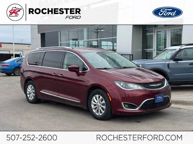 2018 Chrysler Pacifica Minivan Touring L Plus FWD photo