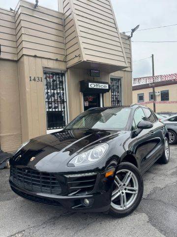 2018 Porsche Macan  AWD photo