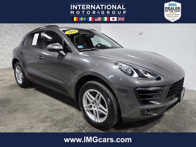 2018 Porsche Macan  AWD photo