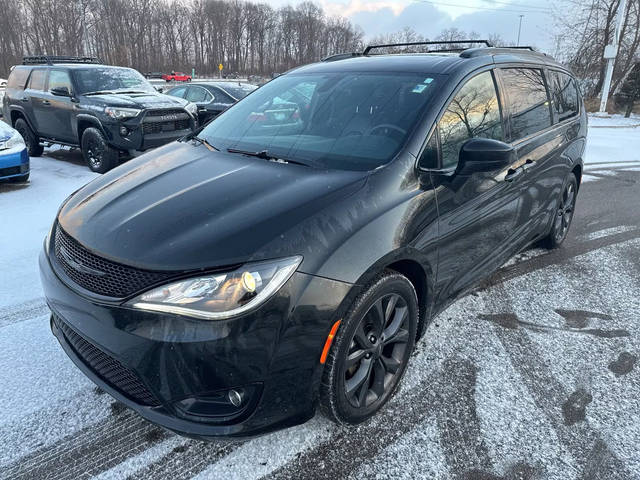 2018 Chrysler Pacifica Minivan Touring L Plus FWD photo