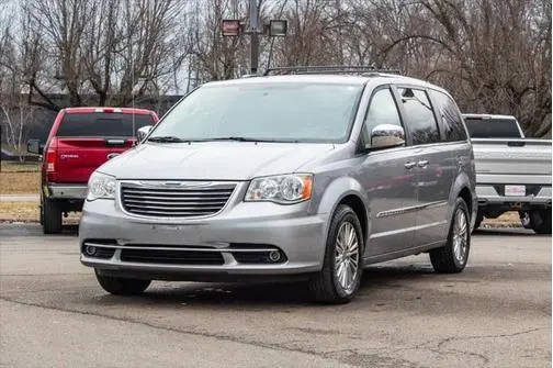 2016 Chrysler Town and Country Limited FWD photo