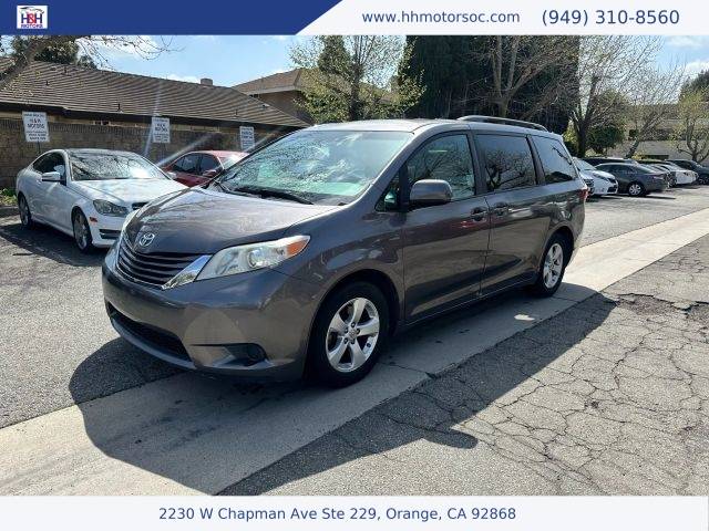 2016 Toyota Sienna LE FWD photo