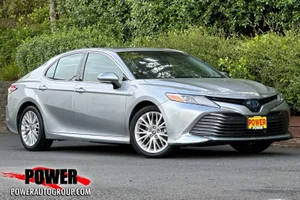 2018 Toyota Camry Hybrid XLE FWD photo