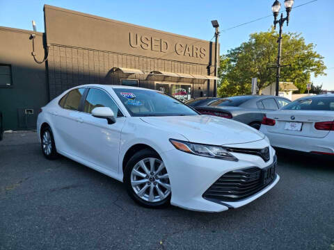 2018 Toyota Camry LE FWD photo