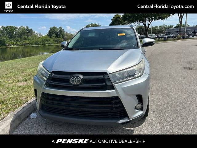 2018 Toyota Highlander SE FWD photo