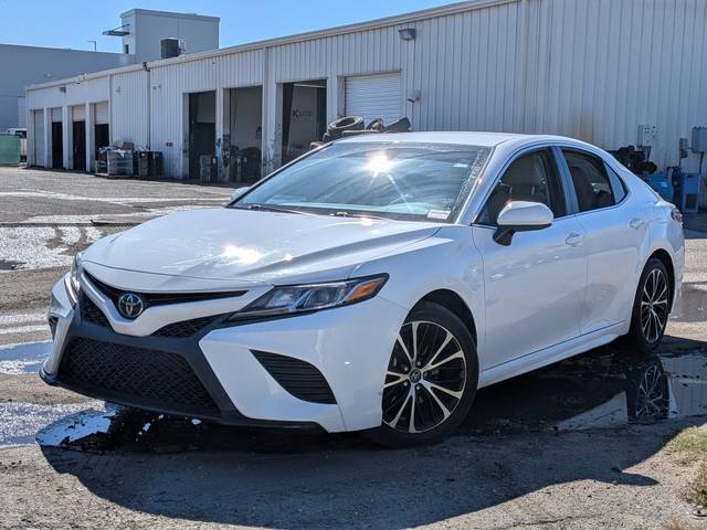 2018 Toyota Camry SE FWD photo