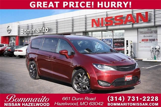 2018 Chrysler Pacifica Minivan Touring L Plus FWD photo