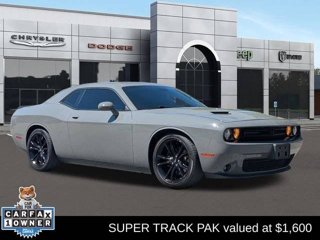 2018 Dodge Challenger SXT RWD photo