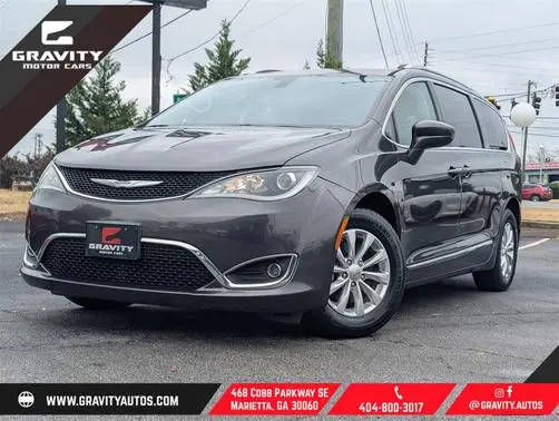 2018 Chrysler Pacifica Minivan Touring L FWD photo