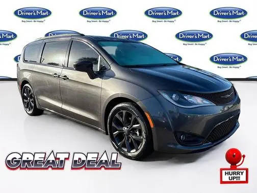 2018 Chrysler Pacifica Minivan Touring L FWD photo