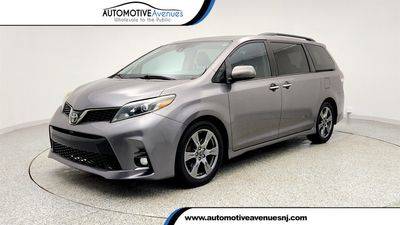 2018 Toyota Sienna SE Premium FWD photo
