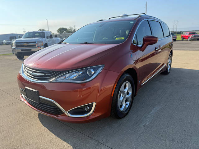 2018 Chrysler Pacifica Minivan Hybrid Touring L FWD photo