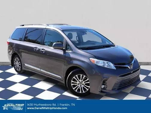 2018 Toyota Sienna XLE FWD photo