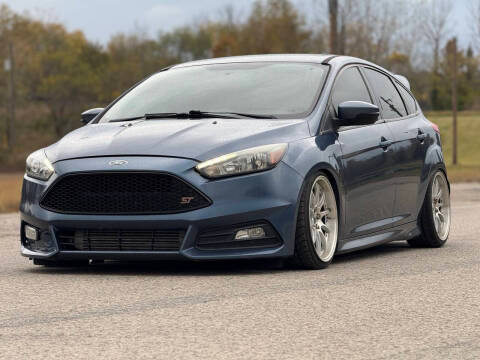 2018 Ford Focus ST FWD photo
