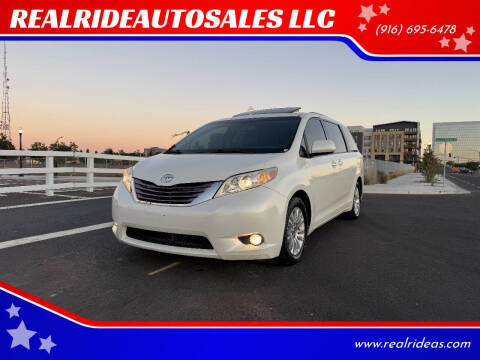 2015 Toyota Sienna XLE FWD photo