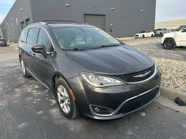2018 Chrysler Pacifica Minivan Touring L Plus FWD photo