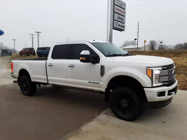 2018 Ford F-350 Super Duty Platinum 4WD photo