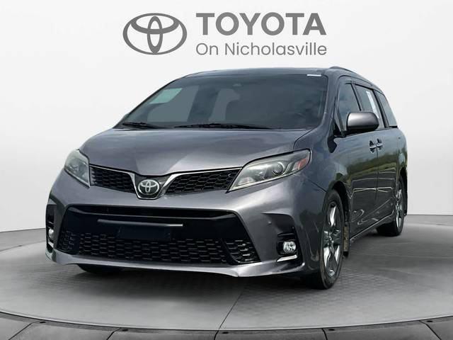 2018 Toyota Sienna SE Premium FWD photo