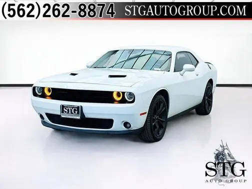 2018 Dodge Challenger SXT RWD photo