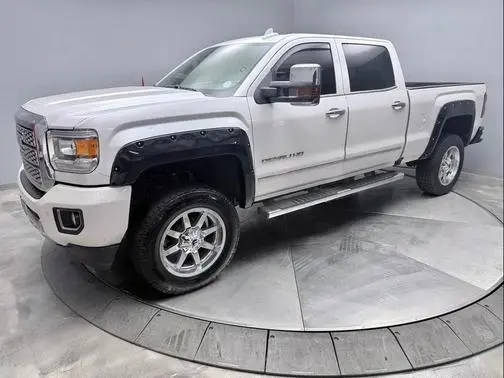 2018 GMC Sierra 2500HD Denali 4WD photo