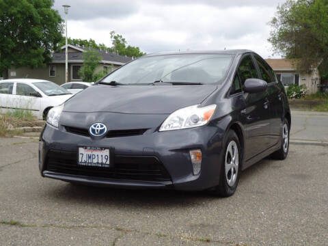 2015 Toyota Prius Three FWD photo