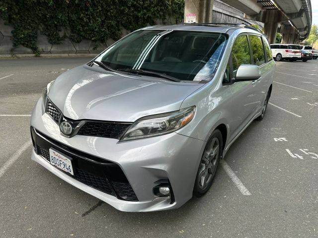 2018 Toyota Sienna SE Premium FWD photo