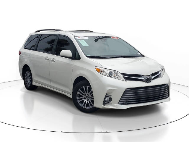 2018 Toyota Sienna XLE Premium FWD photo