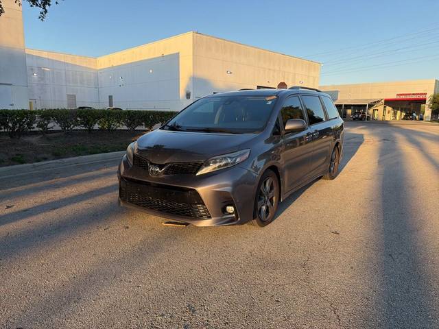 2018 Toyota Sienna SE FWD photo