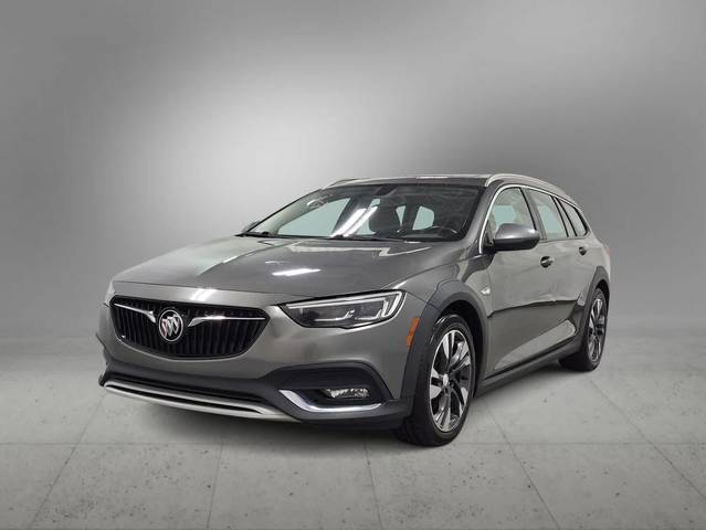 2018 Buick Regal TourX Essence AWD photo