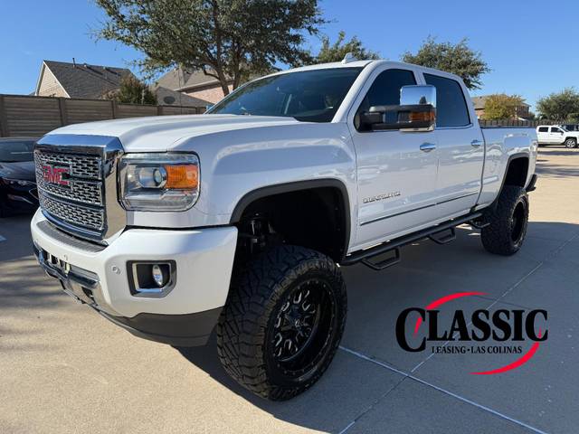 2018 GMC Sierra 2500HD Denali 4WD photo