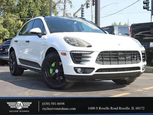 2018 Porsche Macan  AWD photo