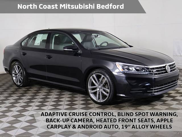 2018 Volkswagen Passat R-Line FWD photo