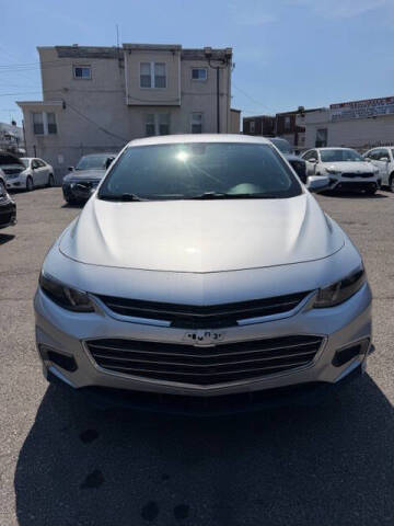2017 Chevrolet Malibu LT FWD photo