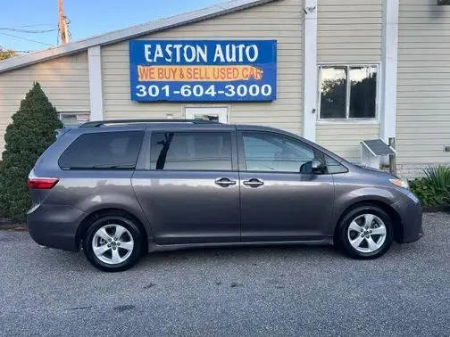2018 Toyota Sienna LE FWD photo
