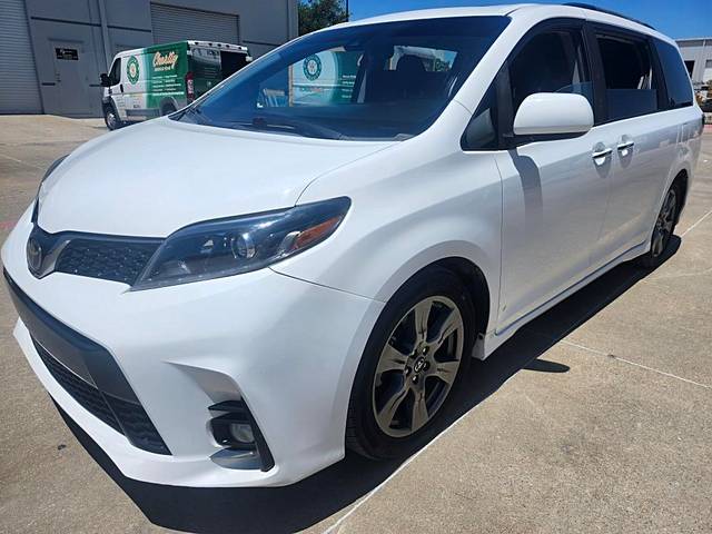 2018 Toyota Sienna SE FWD photo