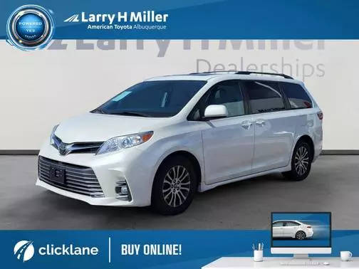 2018 Toyota Sienna XLE Premium FWD photo