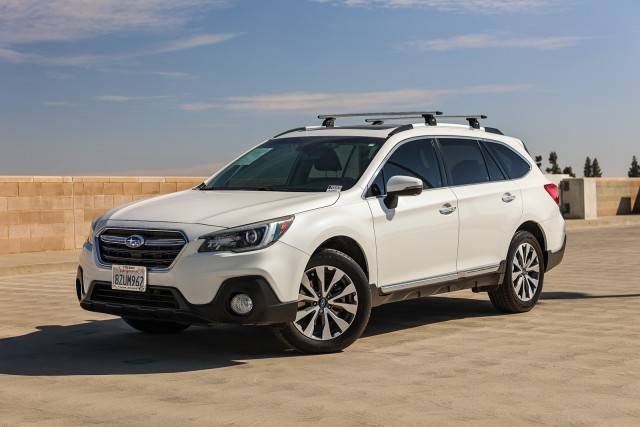 2018 Subaru Outback Touring AWD photo